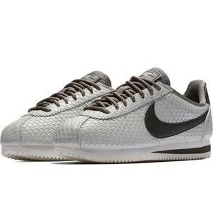 Nike Classic Cortez SE Sneaker | Size 8.5